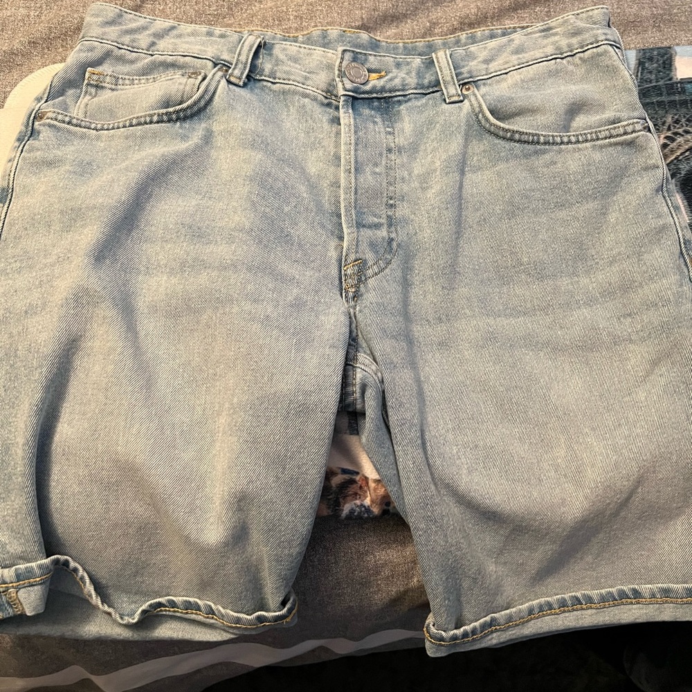 Guys jean shorts from H&M